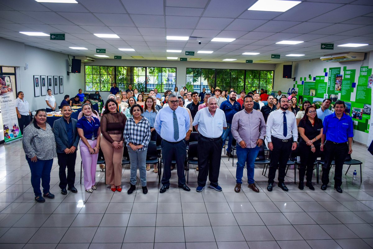 CONAMYPESV's tweet photo. 🚀🏨Hoy, 40 empresarios de los sectores de alojamiento y alimentación culminaron el Primer #Diplomado de Negocios Turísticos, impulsado por #CONAMYPE y el #CDMYPEUSO para fortalecer la competitividad, la calidad de los servicios y el desarrollo turístico de #Sonsonate. 🌊📈🤝 https://t.co/NAw4IYQbOT