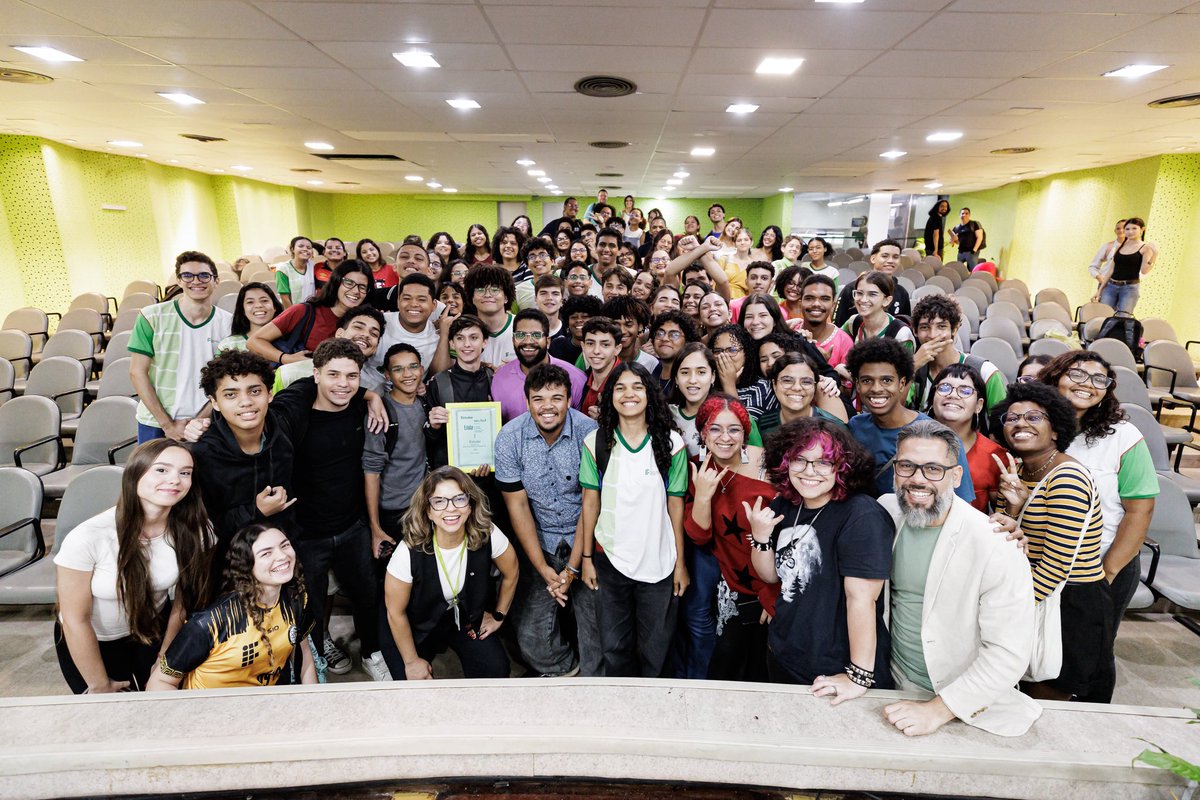 jonesmanoel_PE's tweet photo. Hoje estivemos no IFPE Campus Recife debatendo um tema fundamental para o futuro do Brasil: o financiamento da educação, os impactos do Novo Ensino Médio e o papel dos Institutos Federais no desenvolvimento econômico do país. https://t.co/bmJ2sjI444