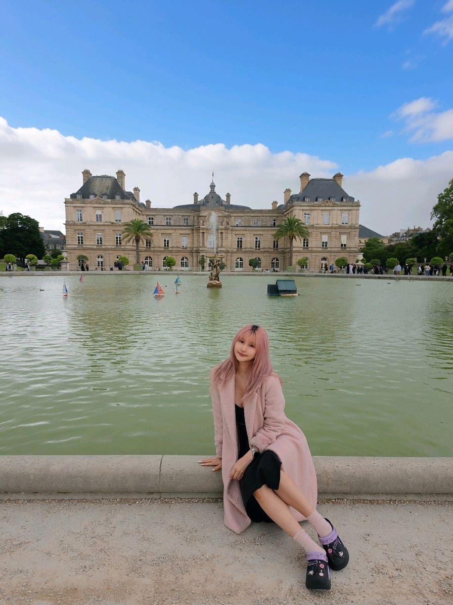 jennybellycos's tweet photo. When the airlines lose your bags and your upcoming cosplay shoot outfit, you just gotta roll with it. 🫡 Spent our first 24 hours in Paris with zero toiletries and only our airport clothes, but the food and art made us completely forget. 10/10 day anyway! 🇫🇷🎨 #paris #travel https://t.co/mOiO5fuz55