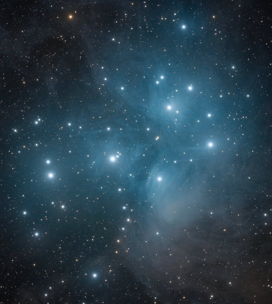 astro4pics's tweet photo. The Seven Sisters ✨ https://t.co/FgVGQxClFY
