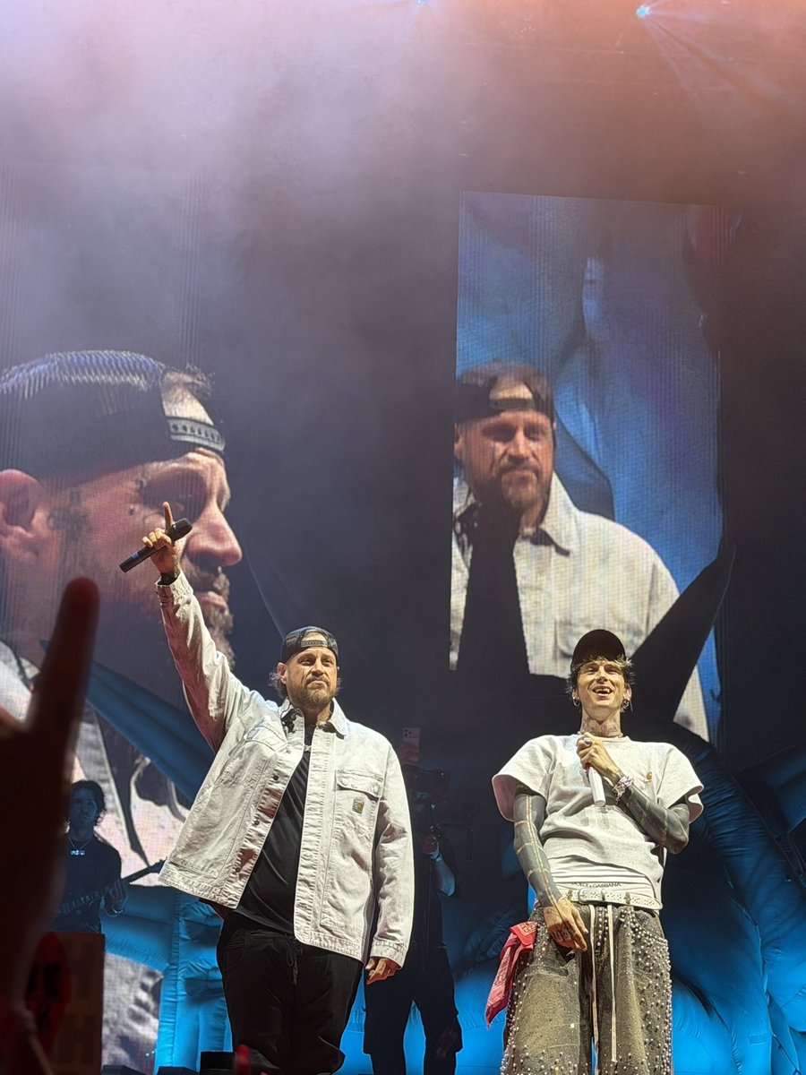 BenPenate's tweet photo. About last night.. xx #lostamericanatour https://t.co/z8QtEq8pyW