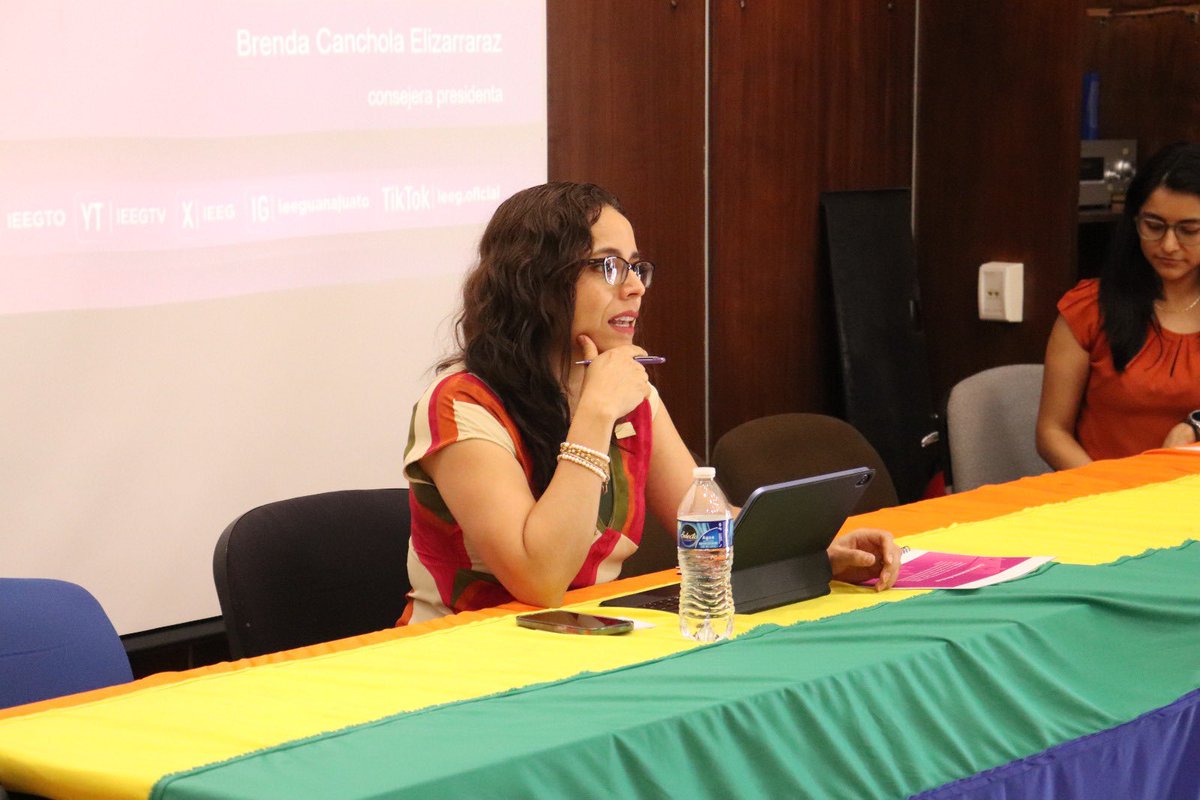 TEEGTO's tweet photo. 🌈⚖️ El TEEG participó en la Jornada por los Derechos LGBTTTIQPA+, un espacio de diálogo y reflexión sobre los derechos de la diversidad sexual y de género, organizado por el Comité PRIDE Guanajuato.

Del Tribunal, participaron la magistrada presidenta Yari Zapata López, la titular del Instituto de Investigación y Capacitación Electoral, Isis Nevai Albarrán García, así como Jacob Castillo Arriaga; integrante de la Unidad de Comunicación Social y del comité organizador del evento. 

Agradecemos al Comité Pride Guanajuato la invitación para formar parte de este encuentro que promueve el respeto, la inclusión y el ejercicio pleno de los derechos humanos y político-electorales de todas las personas. 🏳️‍🌈🗳️