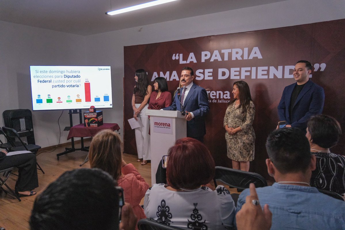 DrCarlosLomeli's tweet photo. Guadalajara merece celebrar el Mundial. Lo que no merece es que, detrás de los reflectores, se ignoren los problemas que afectan todos los días a miles de familias.

La fiesta no debe ocultar la realidad: colonias que siguen enfrentando inundaciones, falta de agua, inseguridad y profundas desigualdades. Una ciudad de clase mundial se construye atendiendo primero las necesidades de quienes la habitan. Así lo dijimos en la #MañaneraDeJalisco.
