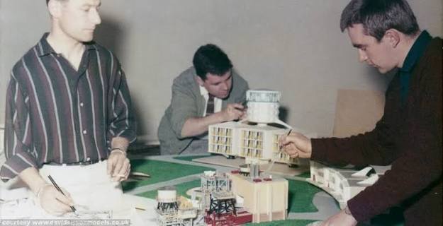 fab_anderson's tweet photo. #RIP - we are sadly getting the news that dear friend Brian Johnson has passed away - our thoughts with the family - thanks for all the SFX Brian https://t.co/FvIJrLQceB