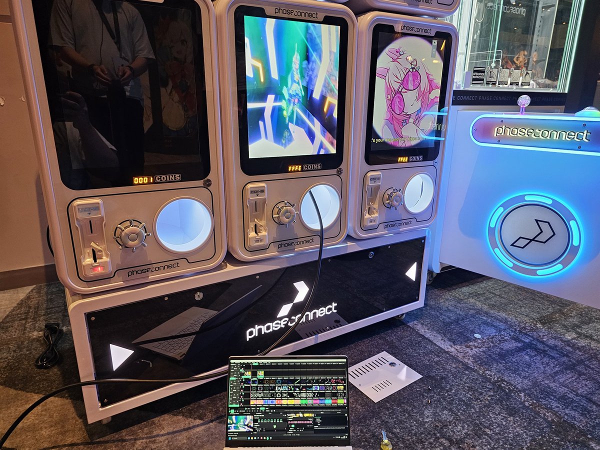 Axesniper's tweet photo. Found out while setting up the gachapon machines that I could connect with hdmi 

#phasecon2026 https://t.co/s4lsa2QfhQ