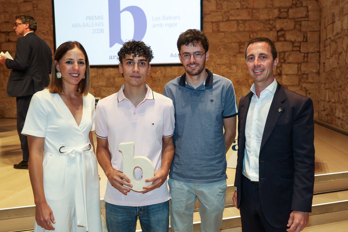 Ll_Galmes's tweet photo. Enhorabona a tots els guardonats dels Premis ARA Balears, una cita per reconèixer allò que ens fa créixer com a societat: el talent, l’esforç, la innovació i el compromís de tantes persones i entitats.

La força d’una terra es construeix amb persones que emprenen, que creen, que protegeixen el nostre patrimoni i que aporten solucions als reptes del present i del futur.

Enhorabona també a Ara Balears per aquests 13 anys de periodisme rigorós i compromès. Per molts d’anys!