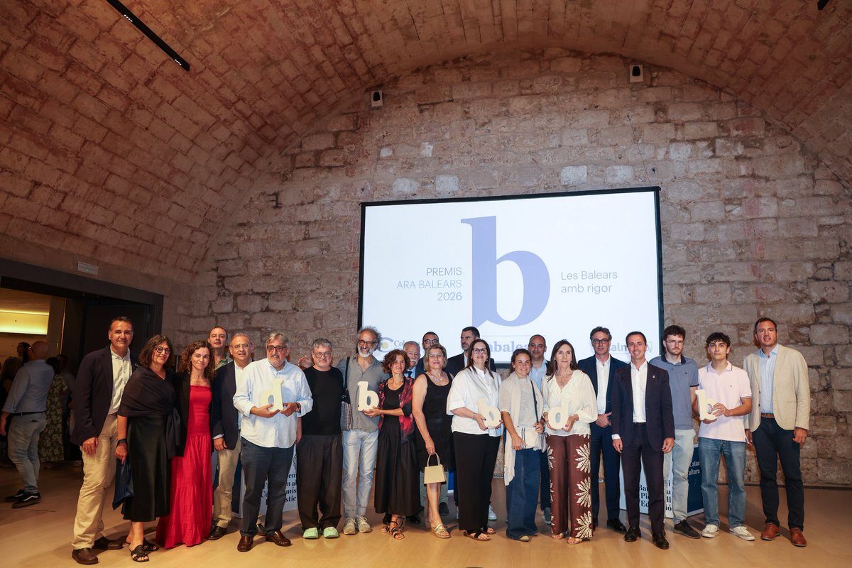 Ll_Galmes's tweet photo. Enhorabona a tots els guardonats dels Premis ARA Balears, una cita per reconèixer allò que ens fa créixer com a societat: el talent, l’esforç, la innovació i el compromís de tantes persones i entitats.

La força d’una terra es construeix amb persones que emprenen, que creen, que protegeixen el nostre patrimoni i que aporten solucions als reptes del present i del futur.

Enhorabona també a Ara Balears per aquests 13 anys de periodisme rigorós i compromès. Per molts d’anys!