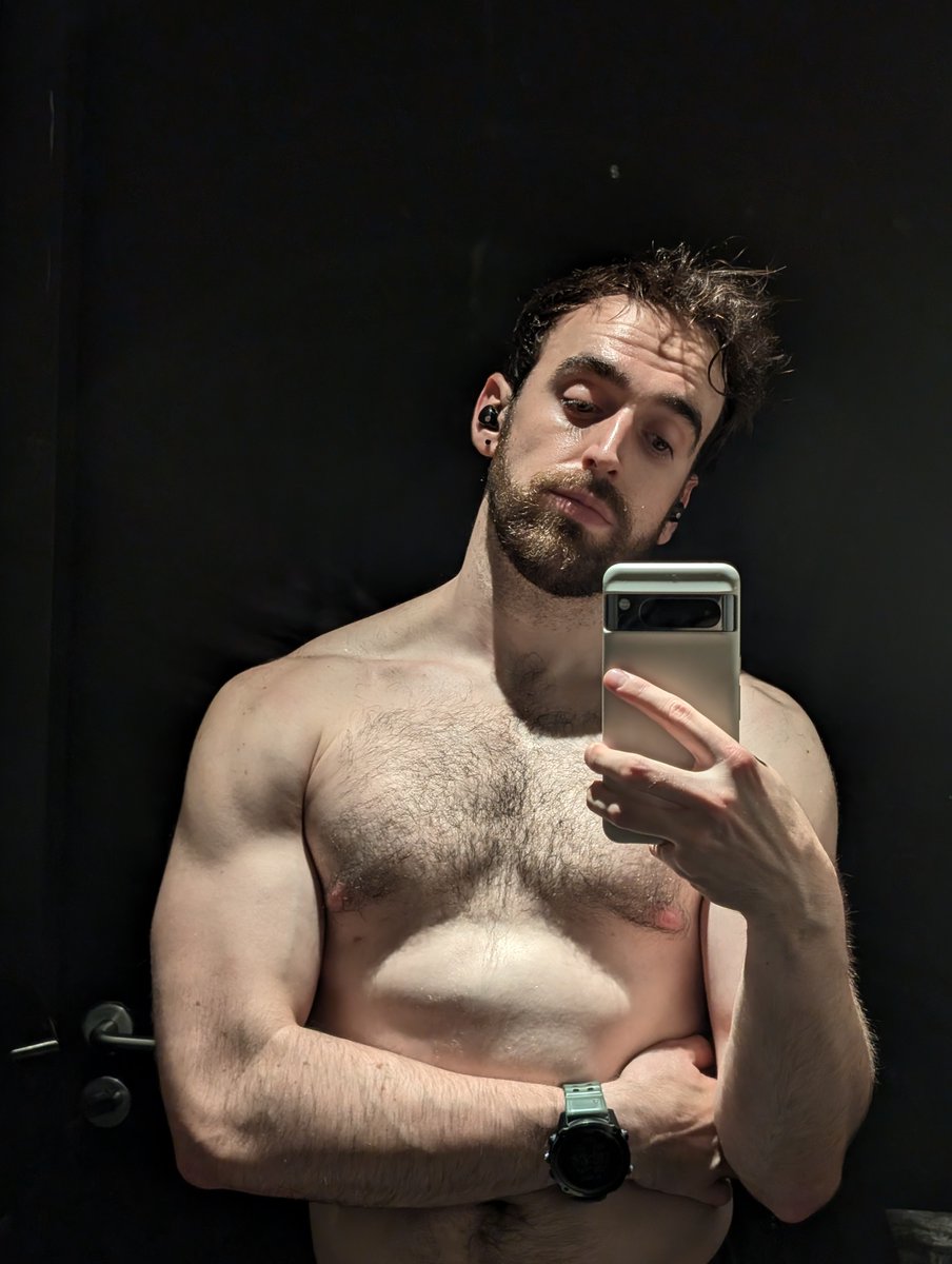 basukukeeki's tweet photo. rip my lower back. i need to learn how to properly do hip thrusts... https://t.co/W3Rko6EZUp