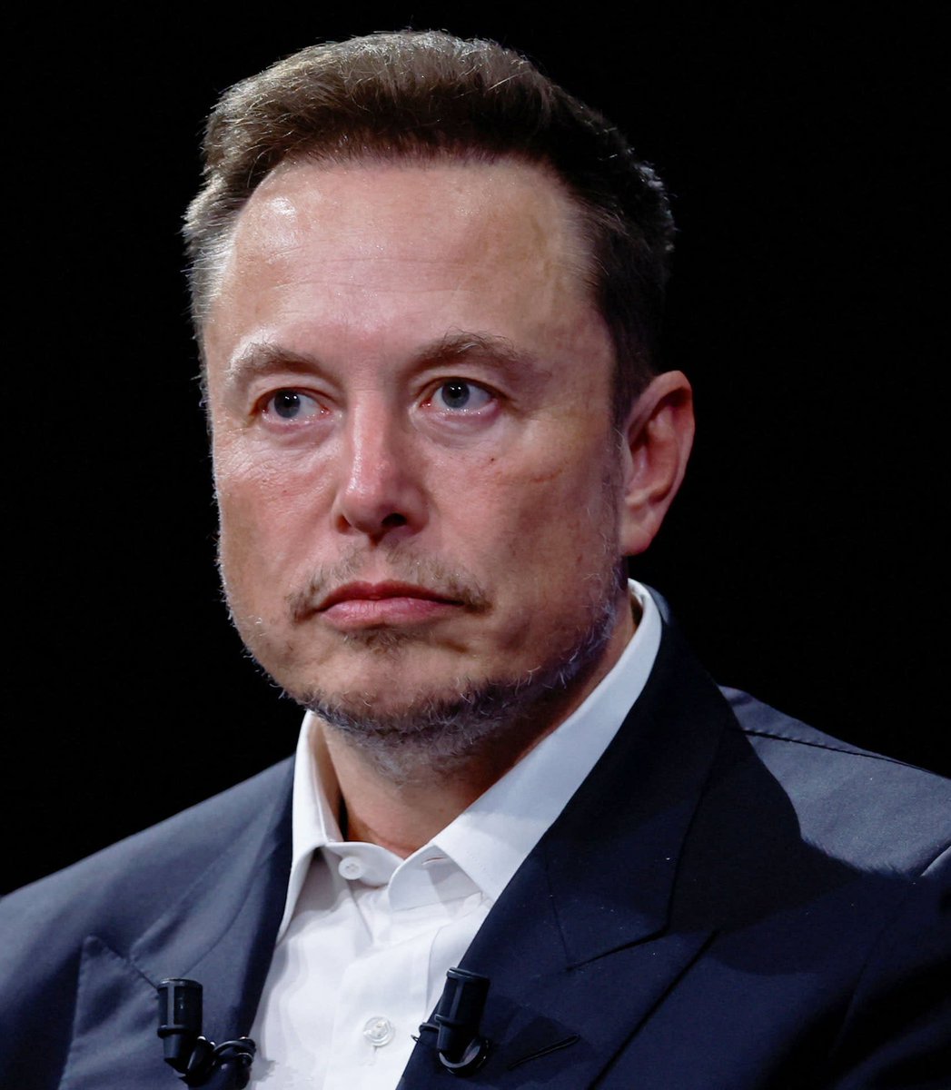 Xmusknewsx's tweet photo. Should Elon Musk keep embarrassing Keir Starmer on the world stage? https://t.co/mMhaziz0Uu