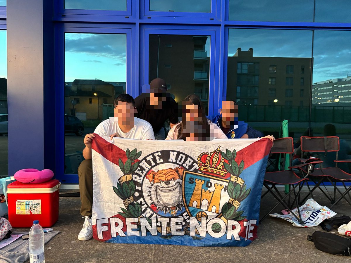 hinchassdp's tweet photo. Cuando se fundo el @FrenteNorte1986 alguno de los dirigentes no tenia ni carnet de conducir,nos podeis putear, pero estaremos #presentesporelescudo
Mas de 11 horas de cola, lecciones de sentimiento blanquiazul  ninguna. https://t.co/7HYkyu7Qe9