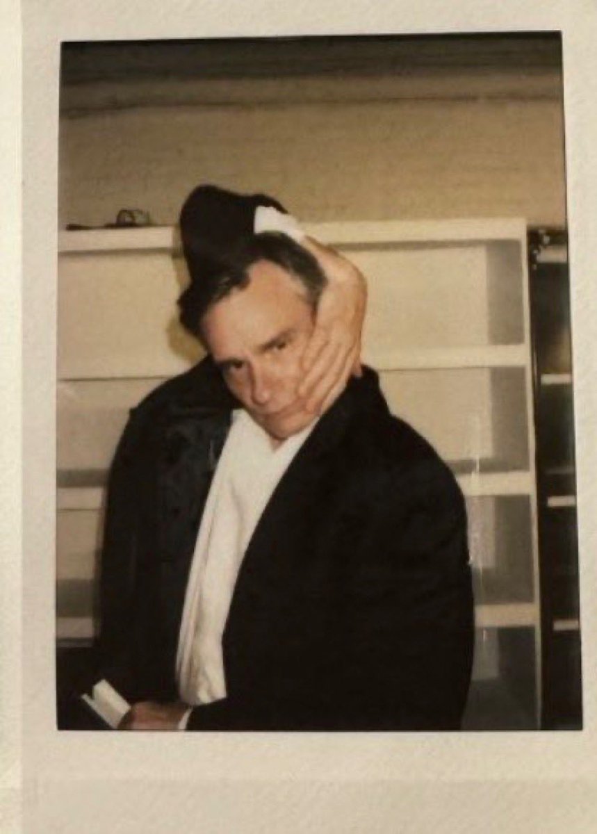 blueflannels59's tweet photo. robert sean leonard pretzel edition https://t.co/JvAYAKffu7
