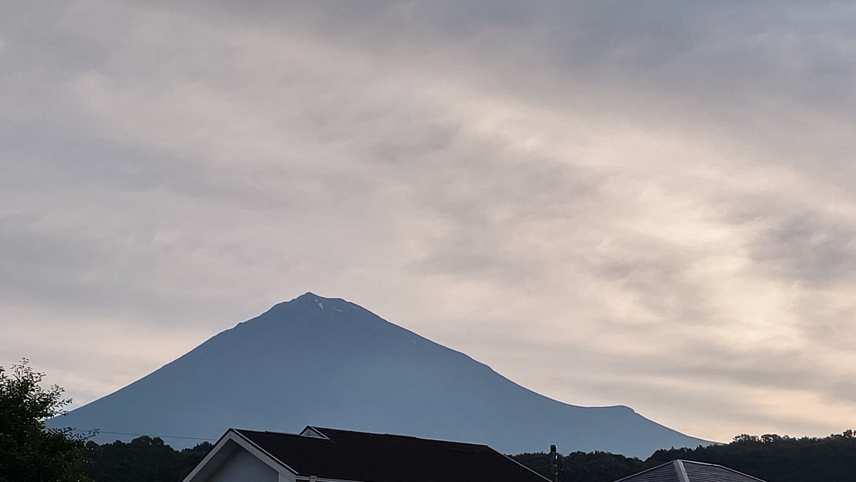 3007moco1124's tweet photo. おはようございます
今朝の富士山 https://t.co/eNaRUkLy4r