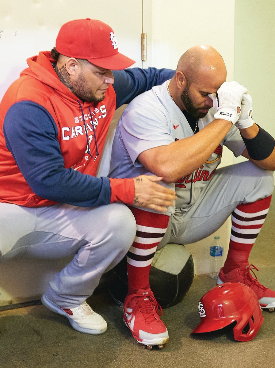 AugieNash's tweet photo. After Albert Pujols hit his 700th home run, he went down the Cardinals dugout tunnel at Dodgers Stadium for reflection. 

Yadi Molina, notices his friend is missing and goes to find him, then offers comfort as Albert breathes in the moment.

#STLCards https://t.co/eVzGa3wIjK
