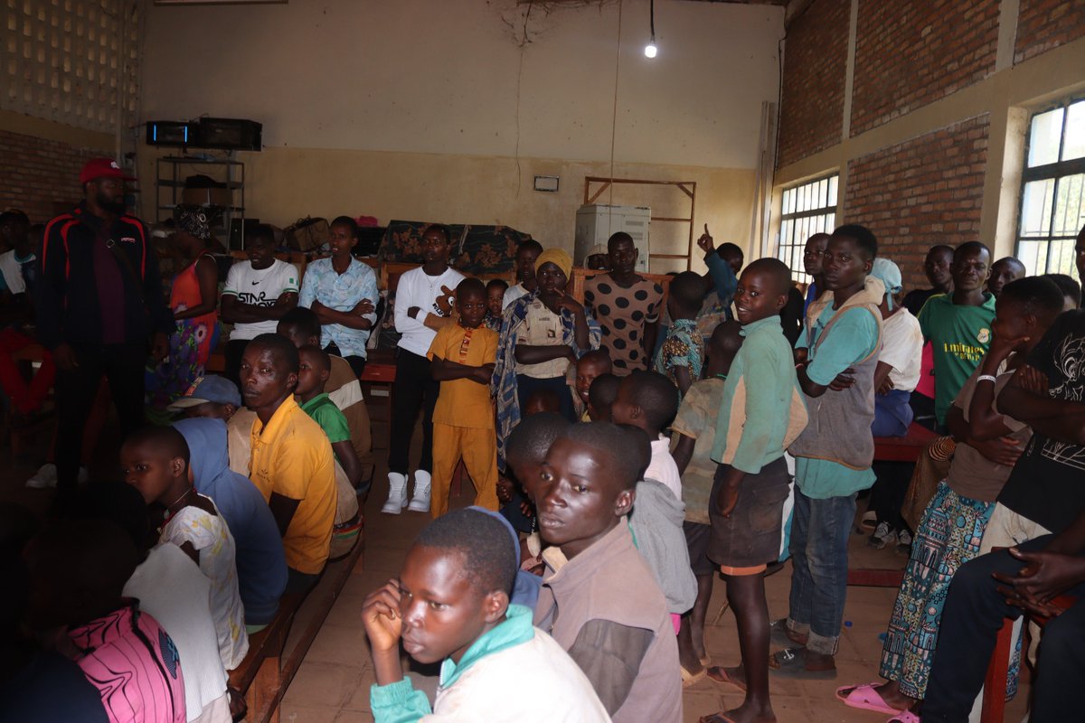 PButanyerera's tweet photo. 8/8 Ces activités sont soutenues par le projet #Turikumwe_I, mis en œuvre par l'organisation @CAREBurundi avec l’appui financier de l’Ambassade des Pays-Bas au Burundi(@NLinBurundi), dans le cadre de la promotion du leadership et de la participation citoyenne des jeunes. https://t.co/lPwGeMJKGN