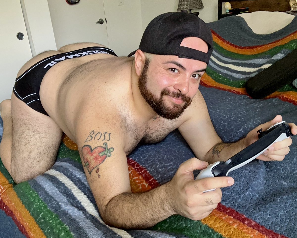 LiLVCub's tweet photo. Fuck me while I game 🎮😜 https://t.co/TlHmHp1i0S