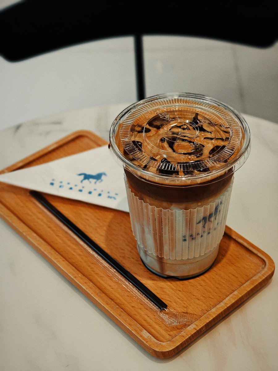 nishanth2007's tweet photo. Chilling with a cold iced latte and a good book on a lazy Sunday—this is the kind of slow bliss I need ， https://t.co/GxK8RAOHLy