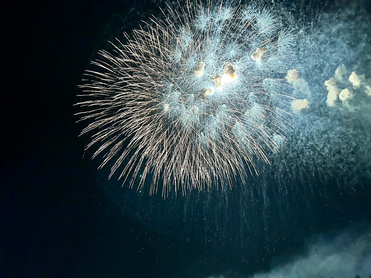 votscsp's tweet photo. TFAC秋花火は、東北未来が桑田佳祐SPとなり完全抽選でイス席のみで大幅に使用が変わってしまい参戦が微妙な状態です
他は相模原・成田・常総・利根川を見送りました
#浅原神社秋季例大祭奉納大煙火
#東北未来芸術花火
#大洗海上花火大会
#こうのす花火大会
#ちくせい花火大会 https://t.co/5YPcd5JvYl