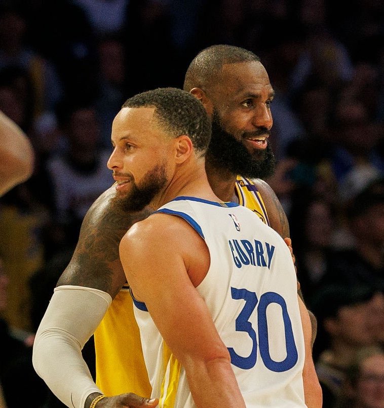 TheDunkCentral's tweet photo. Bill Simmons says he would bet his life that LeBron James is signing with the Warriors 😳

"This one is a really fun one because the Warriors is really in play now, like for real. I really feel like if I had to bet my life on a team, I'd think I would bet on them . . . I think that would be the move for me."

(Via https://t.co/W8F6W5LmX6)