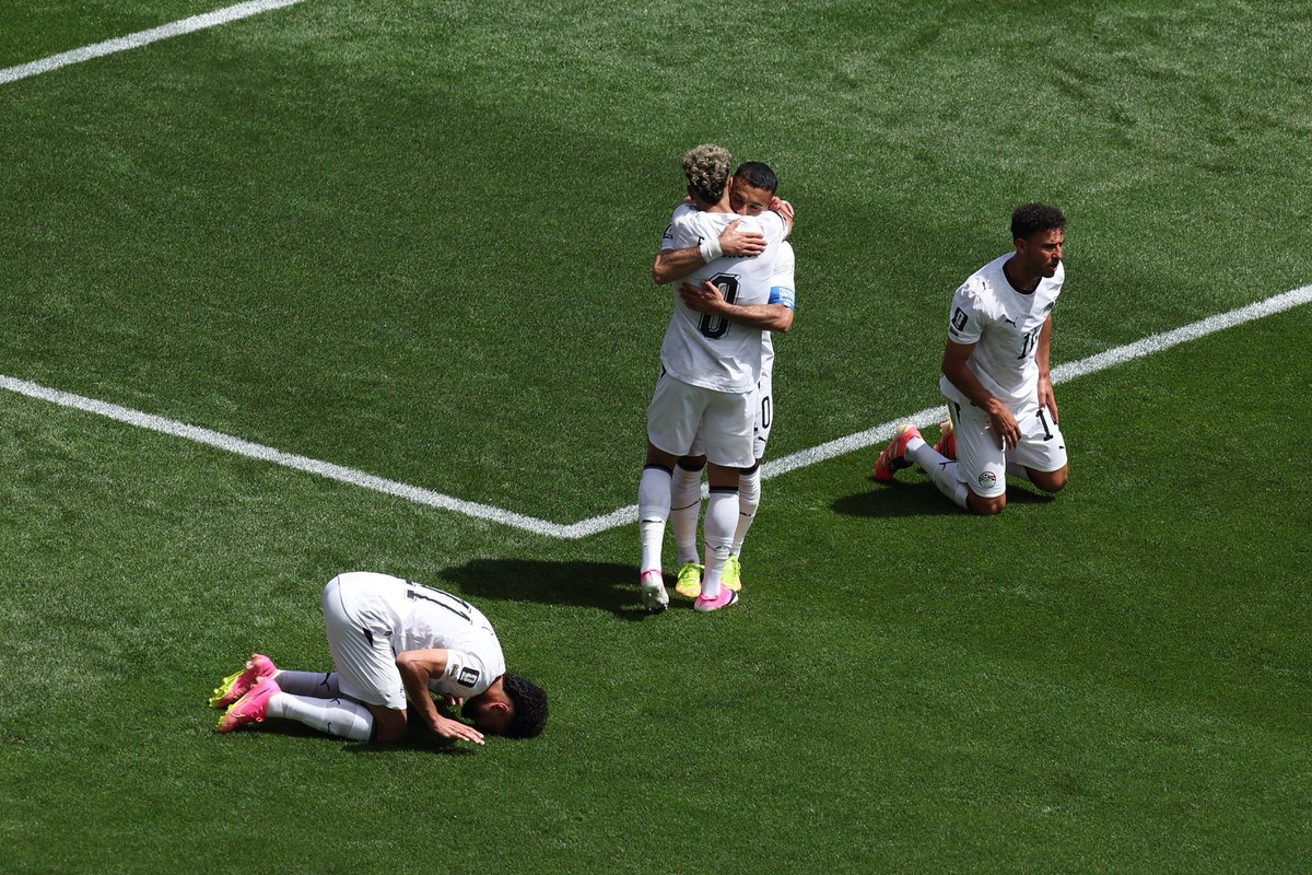 IsmailHelmy13's tweet photo. . التعادل الإيجابي يحسم مواجهة بلجيكا ومصر 1-1 في كأس العالم 2026
سجل لمصر عاشور"و لبلجيكا لوكاكو" .الفراعنة قدموا أداءً رائع وحصدوا نقطة ثمينة في بداية مشوارهم بالمجموعة السابعة ليصبح التعادل الثالث للمنتخبات العربية في كأس العالم 2026 عقب تعادل قطر مع سويسرا والمغرب مع البرازيل https://t.co/pwAh5aIEvp