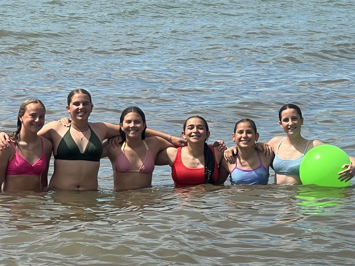 MMachowiak2031's tweet photo. Photos from such a fun tournament as well @FionaEllis26 @FrancescaBazil @MRoss2032 Rylee emersyn too! https://t.co/EEQkIh6ufC