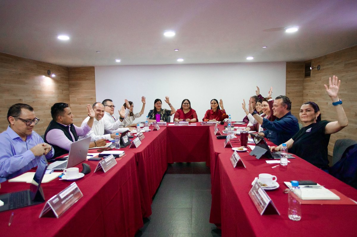CitlaHM's tweet photo. Nuestro movimiento se mantiene fuerte por su capacidad de tejer unidad con base en principios.

Hoy acompañé la sesión del Comité Ejecutivo Nacional del @PartidoMorenaMx, encabezada por nuestra presidenta @A_MontielR, donde se nombraron las y los nuevos integrantes de la Comisión Nacional de Elecciones que tengo el honor de encabezar.

Estamos preparándonos para la definición de nuestros procesos internos que comienza con la definición de las Coordinaciones Estatales.

Desde el partido acompañamos y nos organizamos para seguir respaldando el Segundo Piso de la Cuarta Transformación bajo el liderazgo de la Presidenta de México, @Claudiashein.
