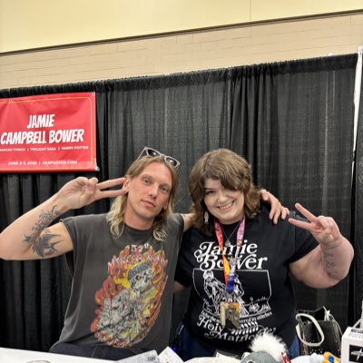 kitfaustus's tweet photo. Finally got to say hello to this amazing human being 🥹🥹 Thank you @Jamiebower for being so kind and making sure we were all taken care of 💜💜 https://t.co/fxbA04RLd9