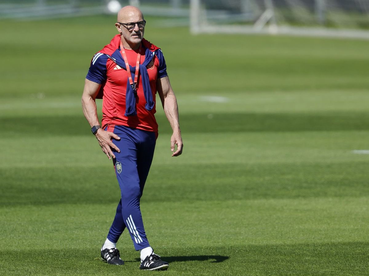 porelcule's tweet photo. Mortadelo es un don nadie, un aparecido venido a más, no está a la altura de una selección tan grande como la española, y por eso empata con Cabo Verde alineando a sus amiguitos. https://t.co/4qV3SnyIKt