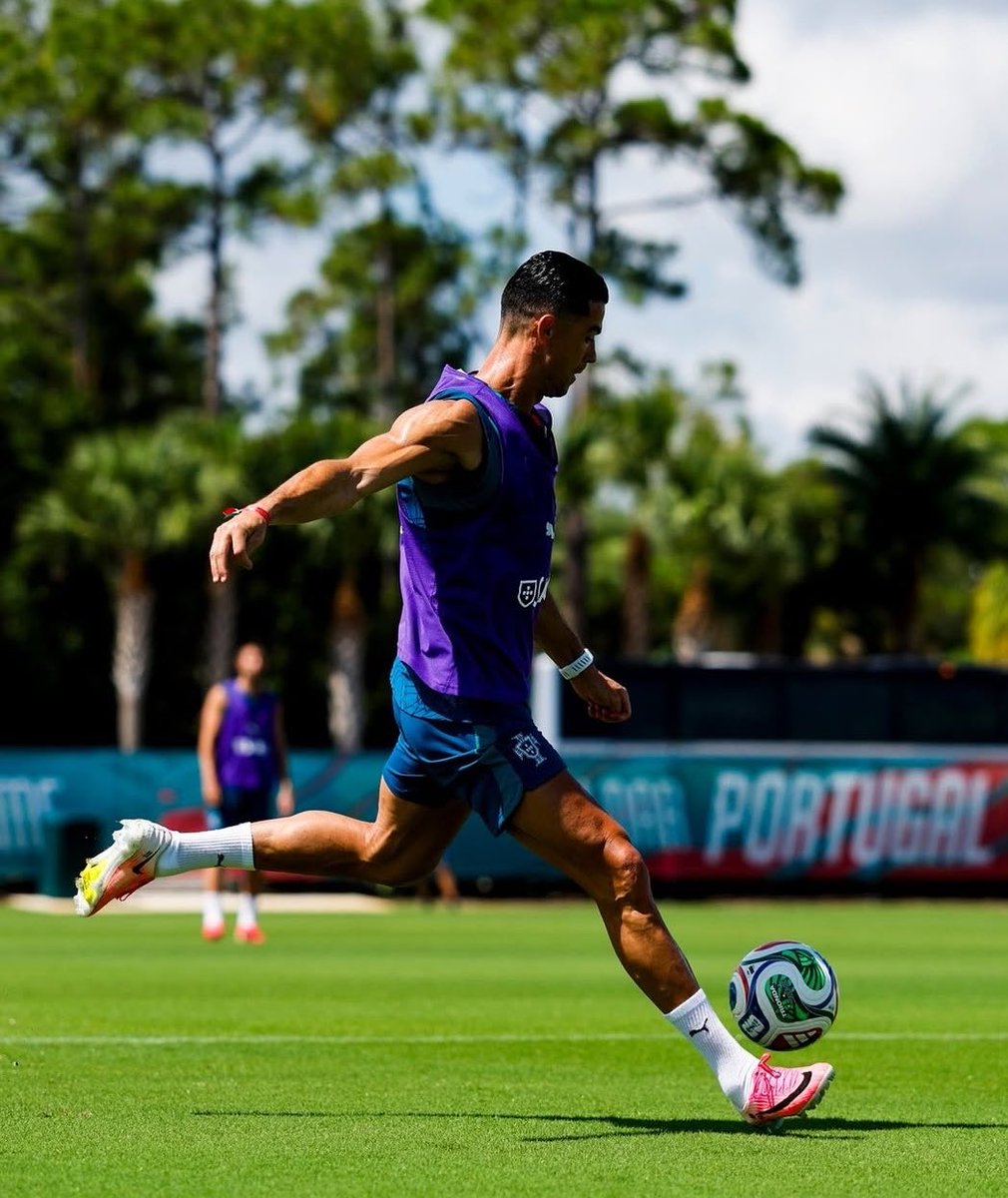 CRonaldoNews's tweet photo. ⚽️✨🇵🇹 https://t.co/T2IxyRl644