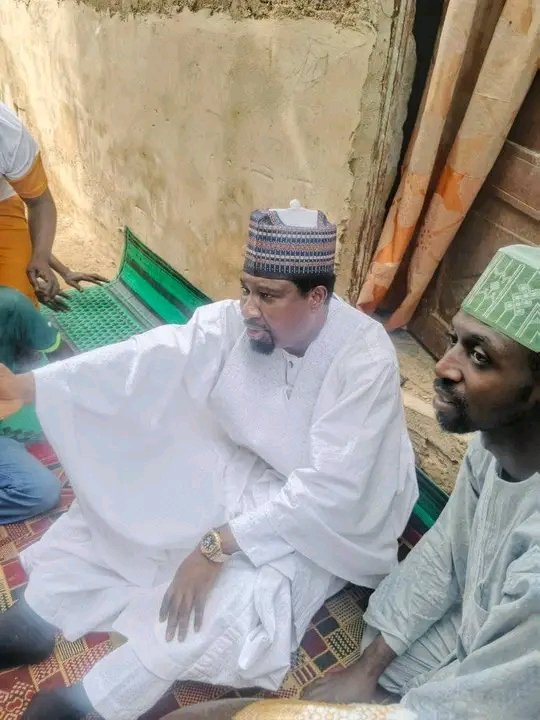 Gaisa65's tweet photo. Muna Godia Sosai DSP Barau Jibrin Maliya Bisa taziyyar Rasuwar Stepm Mum dinsu Hon ALHASSAN MAI MATA DA MATASA ABBA HORO al’ummar Gyadi Gyadi Kudu Malamai da Matasa kowa yana Godia Allah ya saka da alkhairi Amin https://t.co/i7iTNFeFQ4