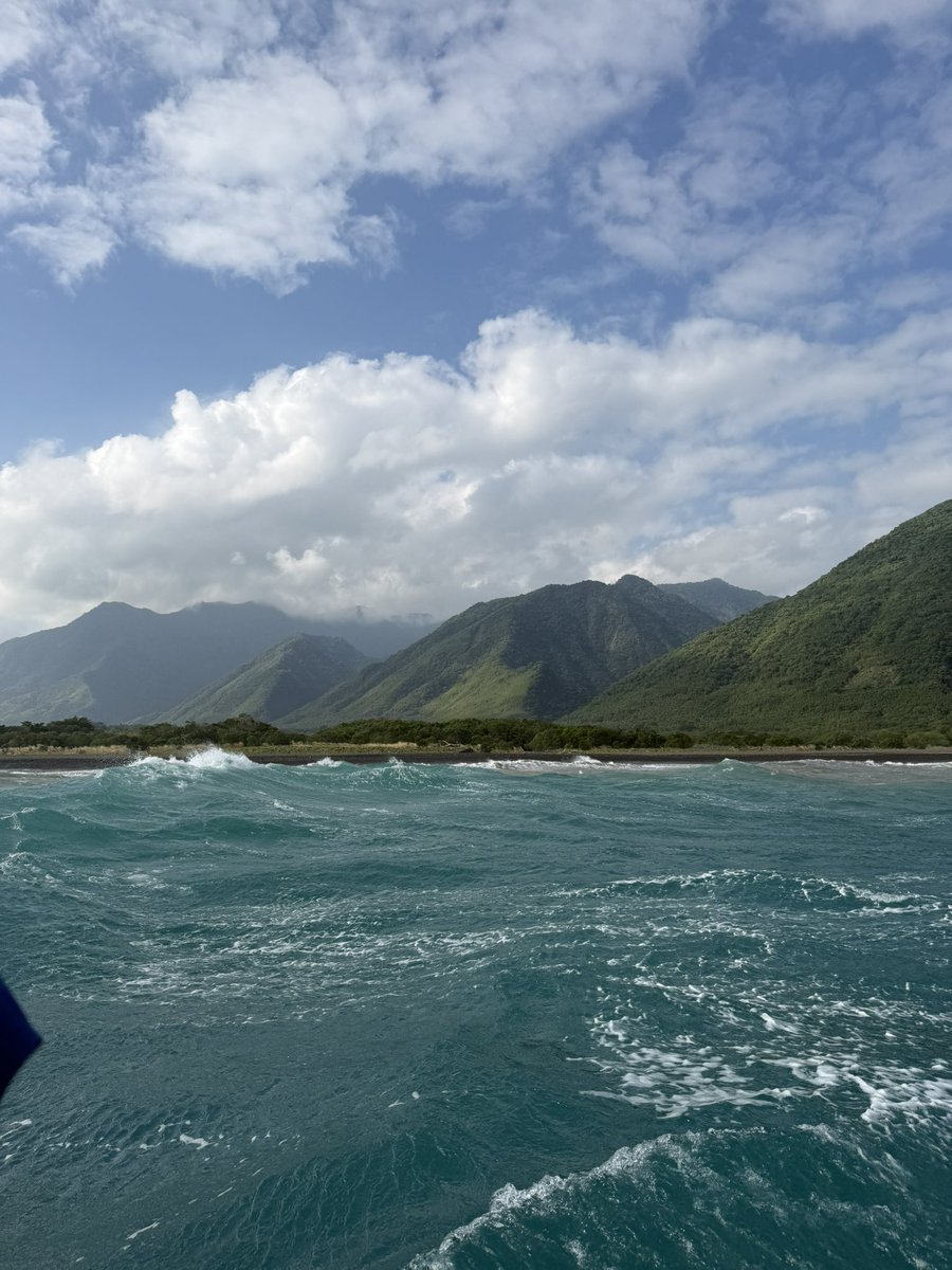 martinsth's tweet photo. For my 50th, my Titan FX colleagues gave me a gift I’ll never forget: a 6-day journey to West Coast Santo, Kerepua Village, and Mount Tabwemasana.

The real highlight was the strength, skill, and generosity of the Ni-Vanuatu people of Kerepua.

Visit Vanuatu. Take the leap. @VanuatuInfo @MayumiGreen @titanfx