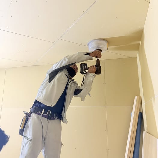 sns74773175's tweet photo. 【電気工事ご依頼ありがとうございます！】
株式会社幸治郎（コウジロウ）です。
大阪市P様ショウルームにて協力業者さんが、
電気工事を心を込め施工させていただきました。
『この度はご依頼ありがとうございました！』 https://t.co/Qdq5NTpHYK
