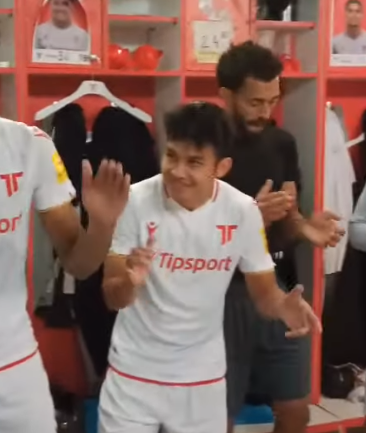 TimnasXtra's tweet photo. 🇨🇻 40-year-old Vozinha:

2022: Witan Sulaeman's teammate at AS Trenčín.
2026: World Cup debut and MOTM vs Spain.

What a journey 👏🏼 https://t.co/vQdlCdljPt