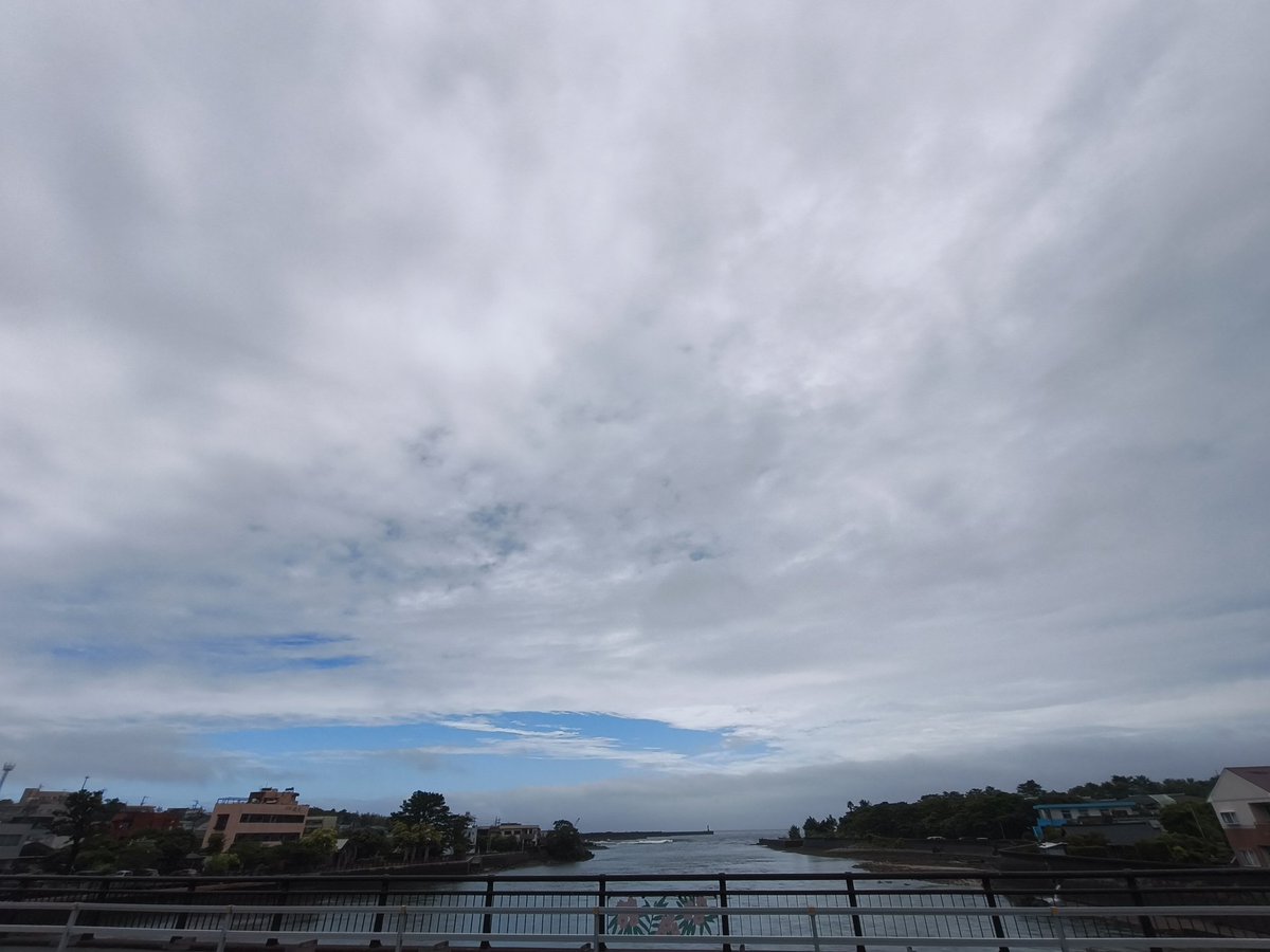 fancy_mouse_'s tweet photo. 屋久島の天気は気まぐれなので
天気予報が大雨でも
少しだけ希望が持てﾏｽ😆
#屋久島 #宮之浦 https://t.co/tXyQIIFs1b