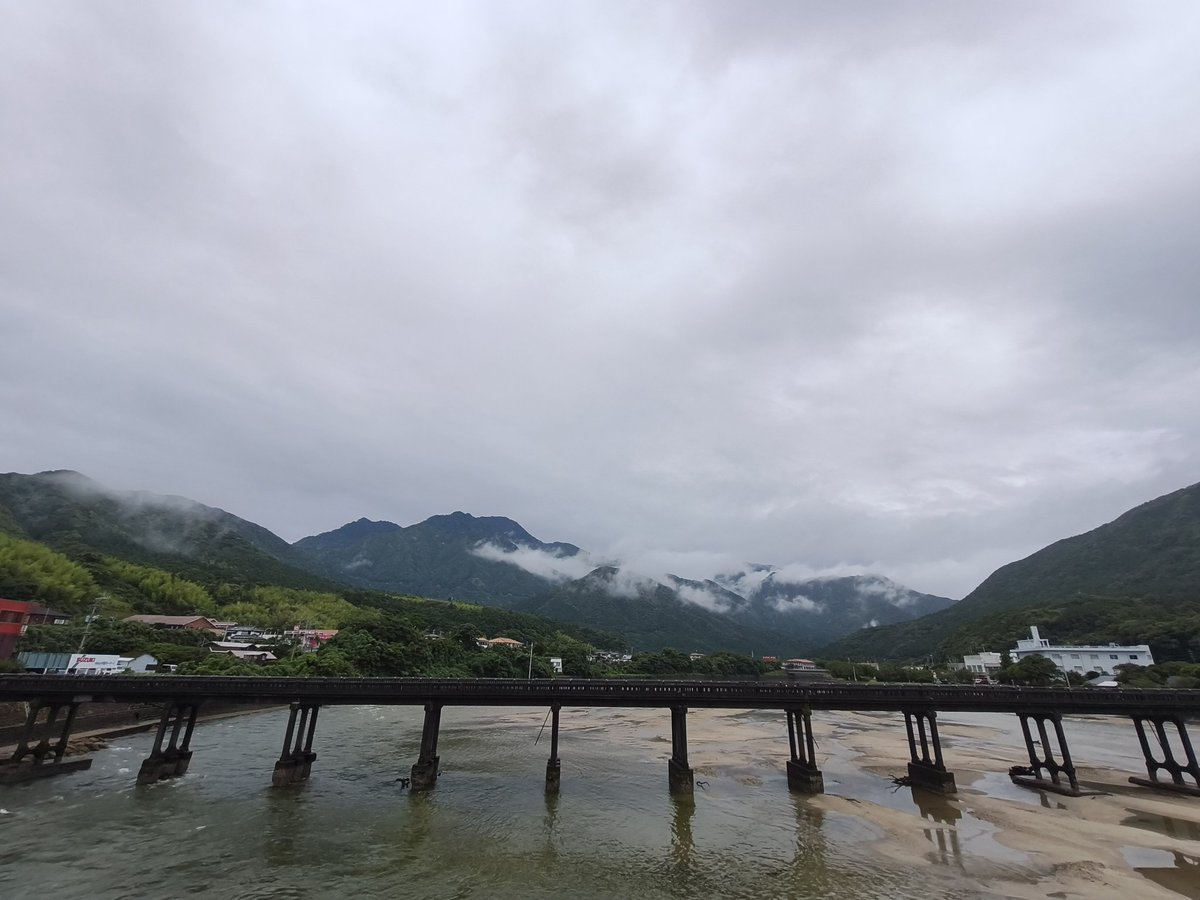 fancy_mouse_'s tweet photo. 屋久島の天気は気まぐれなので
天気予報が大雨でも
少しだけ希望が持てﾏｽ😆
#屋久島 #宮之浦 https://t.co/tXyQIIFs1b