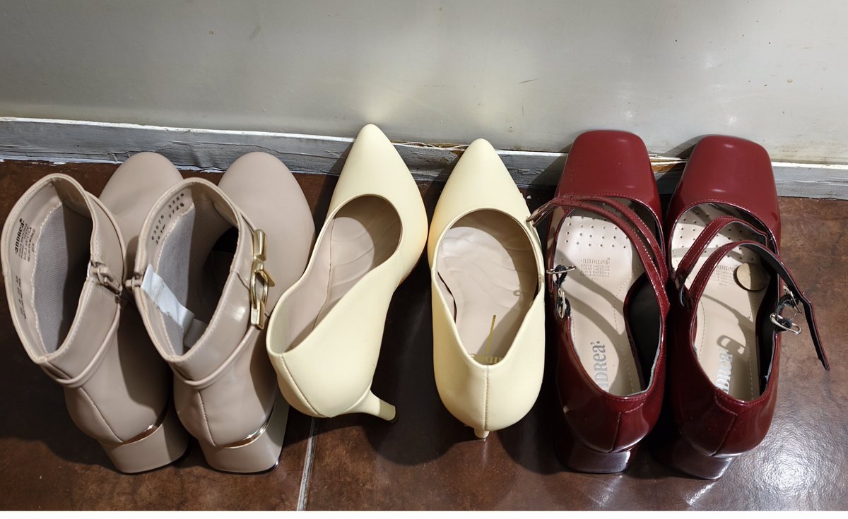 puntaycoma's tweet photo. Mi mami y yo no tenemos la misma definición de despensa peeero siempre que vamos a mi chula también se le pegan zapatos y maquillaje 🫶 https://t.co/dhpH0UaXcI