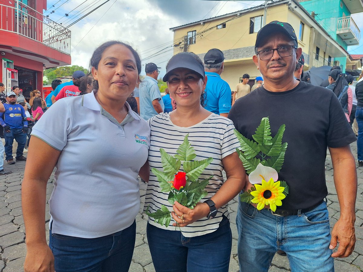 SecretariaCMB's tweet photo. 🌹✊🏽 En el barrio Santa Isabel de #Boaco, se conmemoró el 47 aniversario del paso a la inmortalidad de la Heroína y Mártir Rosa Cerda Amador, con una caminata y depósito floral en su honor. 🇳🇮❤️🖤
#RosaCerdaAmador #HéroesYMártires #Boaco #Nicaragua #RevoluciónSandinista https://t.co/qaXRhPtH3n