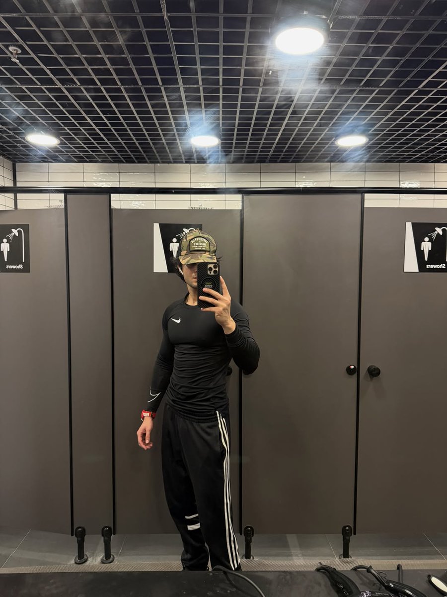 _official_ryan_'s tweet photo. 😊😊😊💪💪💪 https://t.co/GYLFxiUPGl