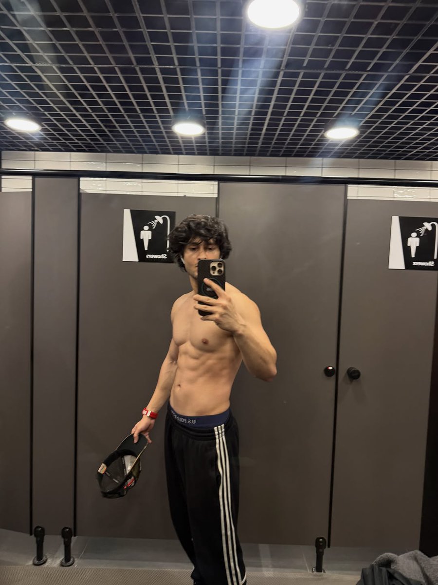 _official_ryan_'s tweet photo. 😊😊😊💪💪💪 https://t.co/GYLFxiUPGl