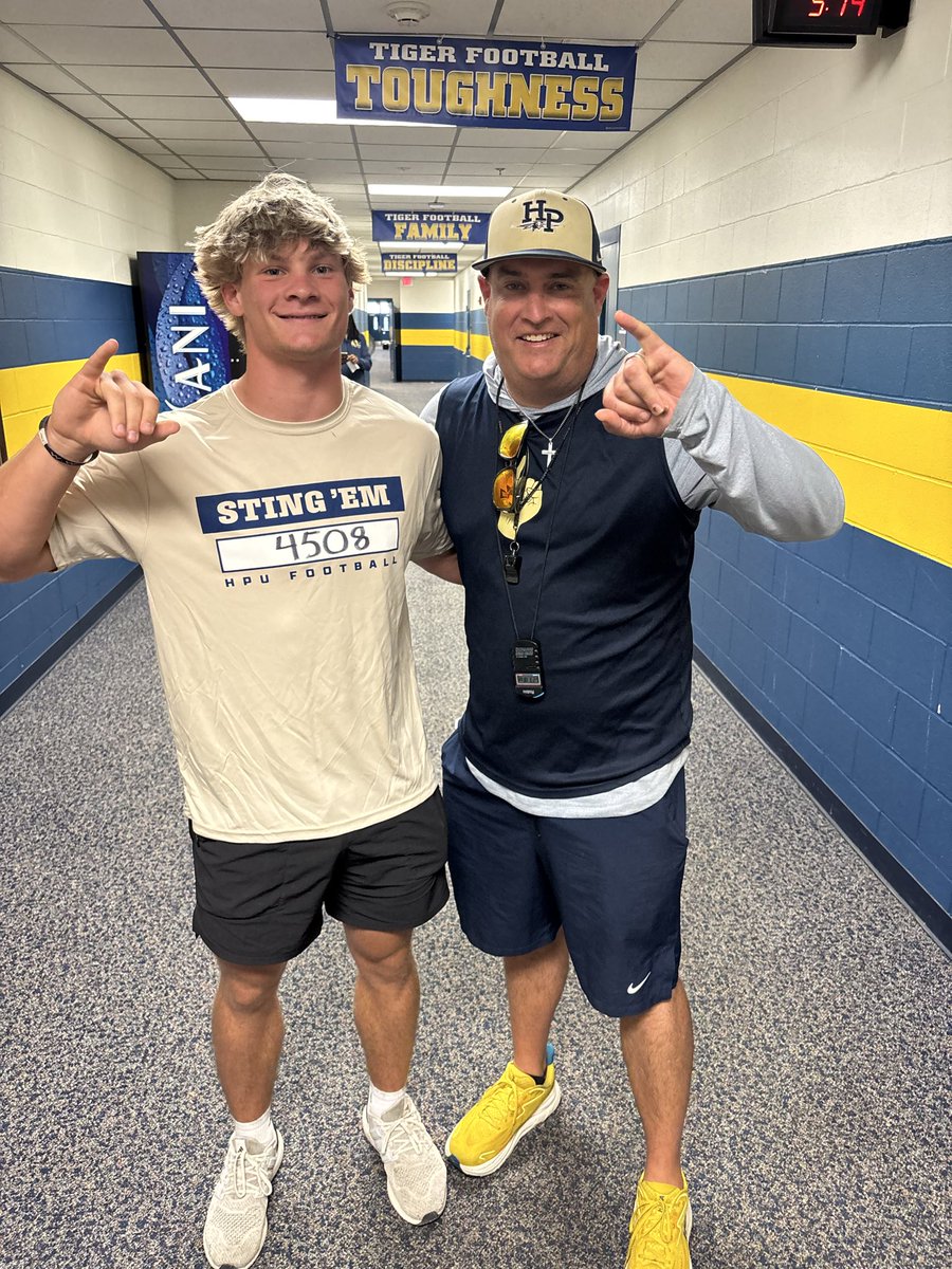 AJHuddleston_15's tweet photo. After a great day at camp, I’ve received my 2nd offer from @hputxfootball! Thank you to everyone on the Howard-Payne coaching staff for this opportunity! #STINGEM @CoachRCollins @CoachGipson11 @CoachSnyde @CoachDouglasIII @coachbanthony @maisonragland @BrockGibson13 @806hsscmedia https://t.co/dhZFngGtEW