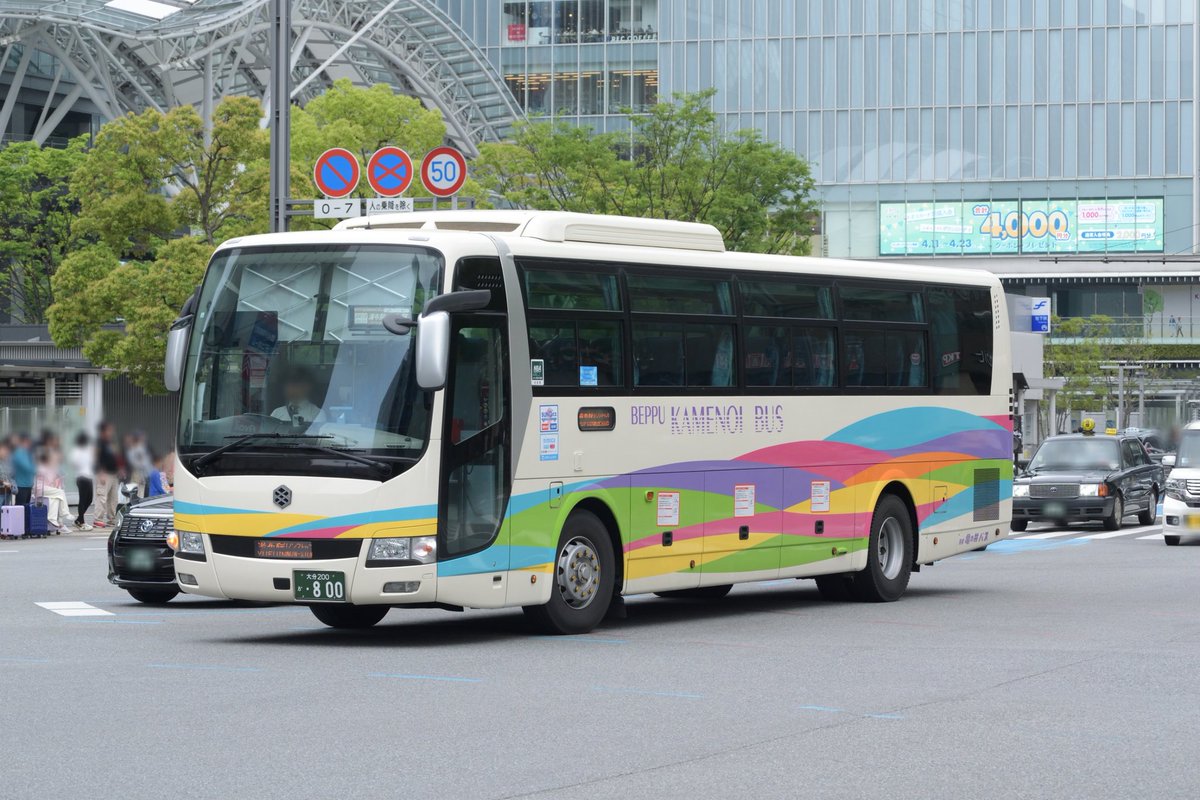 br0wn_br0wn's tweet photo. 亀の井バス
17年式 QTG-MS96VP
大分200か800
撮影 2025.04 博多駅BT前交差点
ゆふいん号?に充当
なんと、キリ番
希望ナンバーではなく払い出しです
これ見て気付きましたが、エースにも車名エンブレムが付くものと付かないものがあるんですね
#亀の井バス
#ふそうエアロエース
#MS96 https://t.co/tos2mYMllL