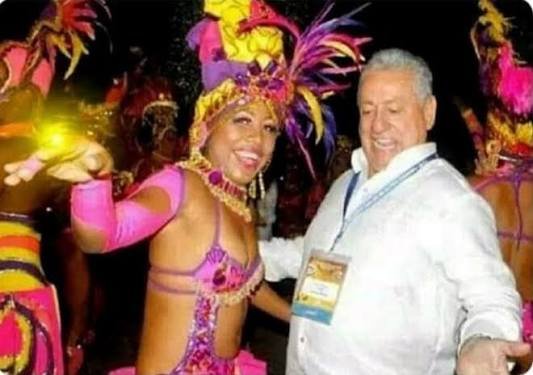 ecuaparalytics's tweet photo. Que buenos tiempos cuando Chiriboga era presidente. Robó duro y nunca escondió la mano. Dejaba que el DT eligiera la convocatoria, y la selección no era vitrina de ningún club cojudo. @franciscoegas aprende cínico. https://t.co/hVr6YY0qek