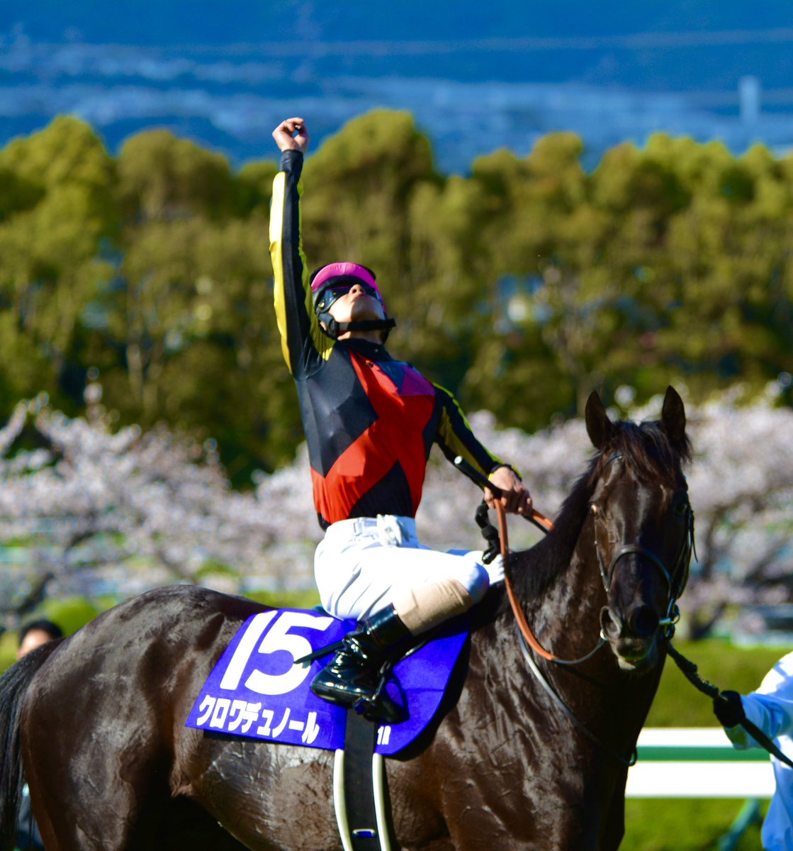 akta731649's tweet photo. 7thライブ開催か近いからタグ更新しました！
ヴ姉妹推しの大学生トレーナーです！✨️
ウマ娘以外にも競馬好きで阪神京都で写真撮ったりしてます🐎
同担他担◎です！
仲良くしてもらえる嬉しいです！
♥orRPで気になった人お迎えします！
 #ウマ娘好きと繋がりたい
 #ウマ娘好きな人と繋がりたい https://t.co/tRUXxBhtKY