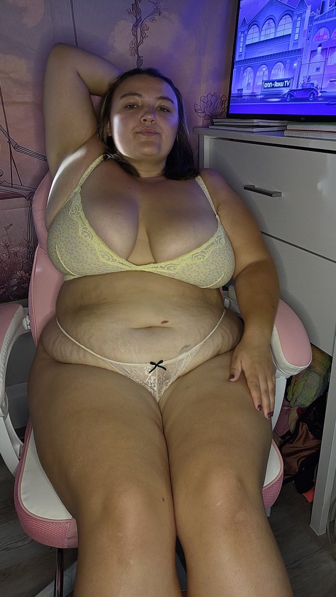 OtaylorsaurusO's tweet photo. Impromptu photo shoot tonight... What do yall think? Does this bra make me tits look good??
♡
#chubby #bbw #fat #bigtits #thick #bigass #2xl #yearn https://t.co/vbV64pZltQ