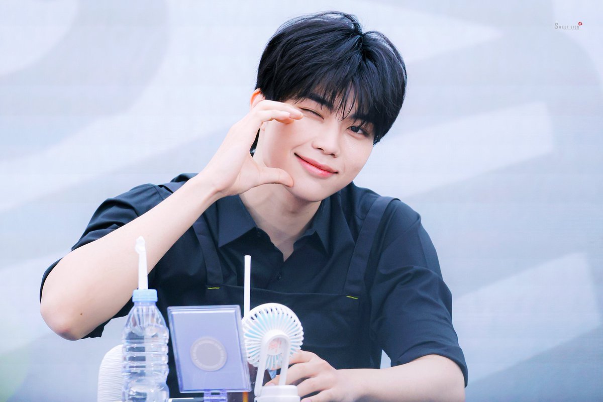 sweetsign0110's tweet photo. 260606 

#박건욱 #PARKGUNWOOK #ゴヌク
#제로베이스원 #ZB1 #ZEROBASEONE https://t.co/bkDv8UhOdk