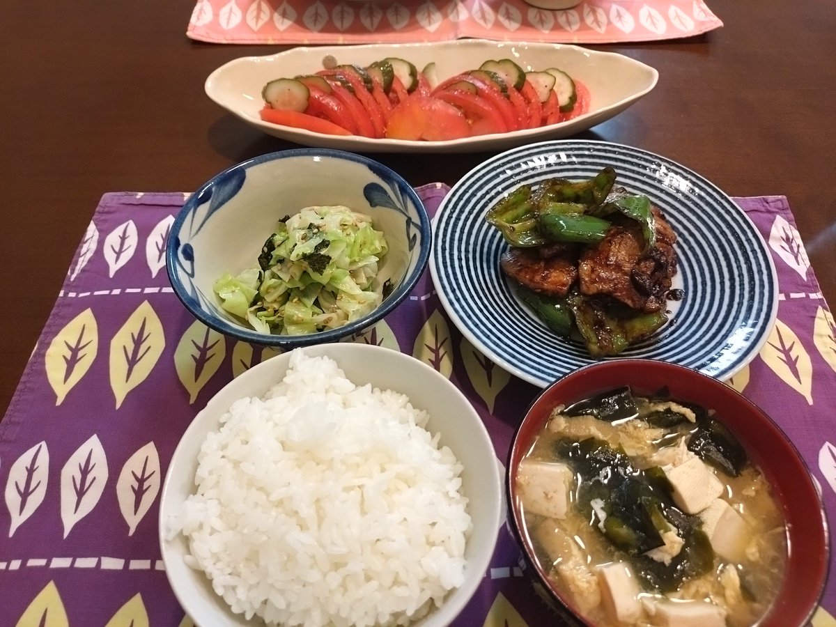 yutatsu2_5's tweet photo. 最近のご飯
お肉メニューは
豚バラとピーマンの味噌炒め　やみつきキャベツ
牛肉の青椒肉絲風　トマトと卵の中華スープ
魚メニューは
鮎の塩焼き　肉じゃが
鮭のムニエル果実酢ソース　酢の物

食べたかった鮎がうまく焼けて良かった
#お腹ペコリン部 #おうちごはん https://t.co/hmYAAesmBA