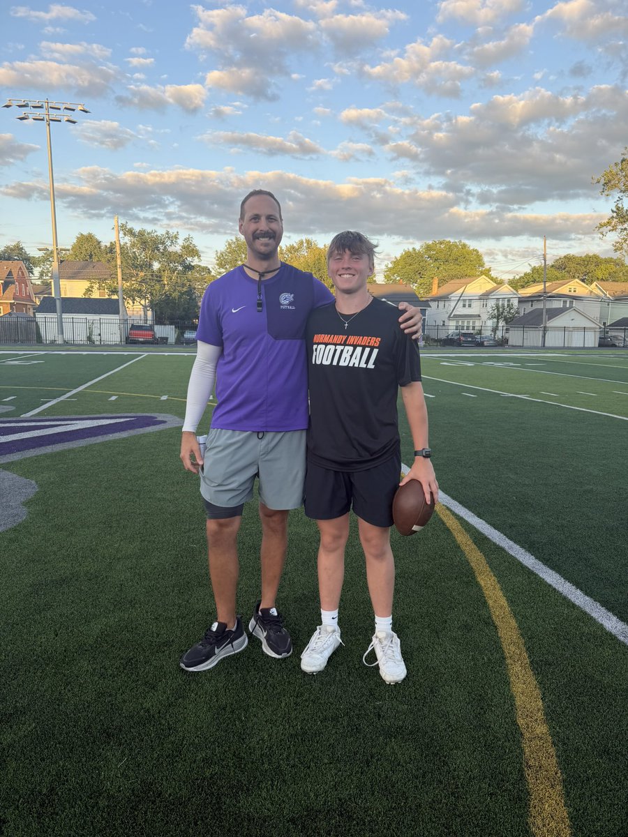 Jakob_Muniak17's tweet photo. great day at capital university! go comets! 🤍💜
@CoachFoos @CoachGreen_CapU @Nfisanick34 https://t.co/xATtvjjBcx