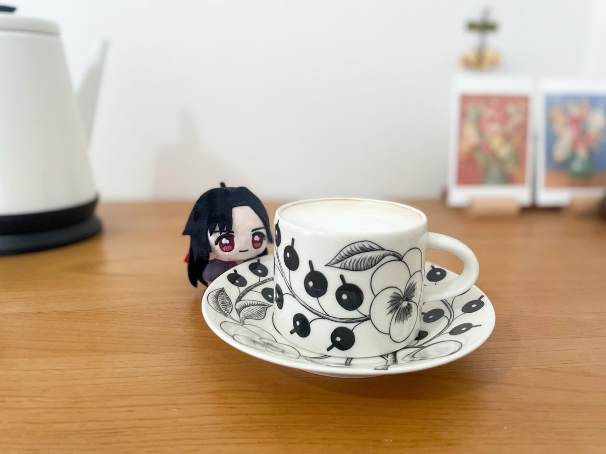 mineyuki_drmd's tweet photo. ちゃおず、珈琲飲めたらかっこいいと思っているから毎朝チャレンジしにくるけれど、どろみず…と、毎回飲めずに帰ってゆく。上はミルクだから君にも飲めるよ☕️ https://t.co/3de2BCV5jR