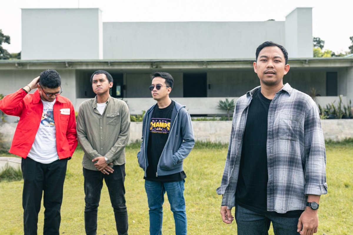 geeksongig_id's tweet photo. OFFICIAL: Bram Purwadi has joined Geeks on Gig as Lead Guitarist on permanent Deal. All done.

Welcome @BPWDXX 🎸

Photo on slide 1-3 taken by @SsatrioO 

More info to come. https://t.co/yw5GftnZy2