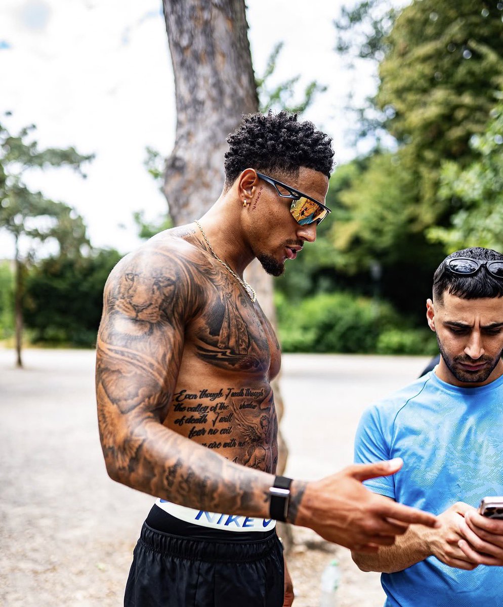 peacekeller's tweet photo. a virgínia não perdeu tempo e, sinceramente, depois dessas fotos fica difícil argumentar contra. o goleiro da nigéria, makuda okoye é um sabor 🤤🤤 https://t.co/jU22Lin0v4