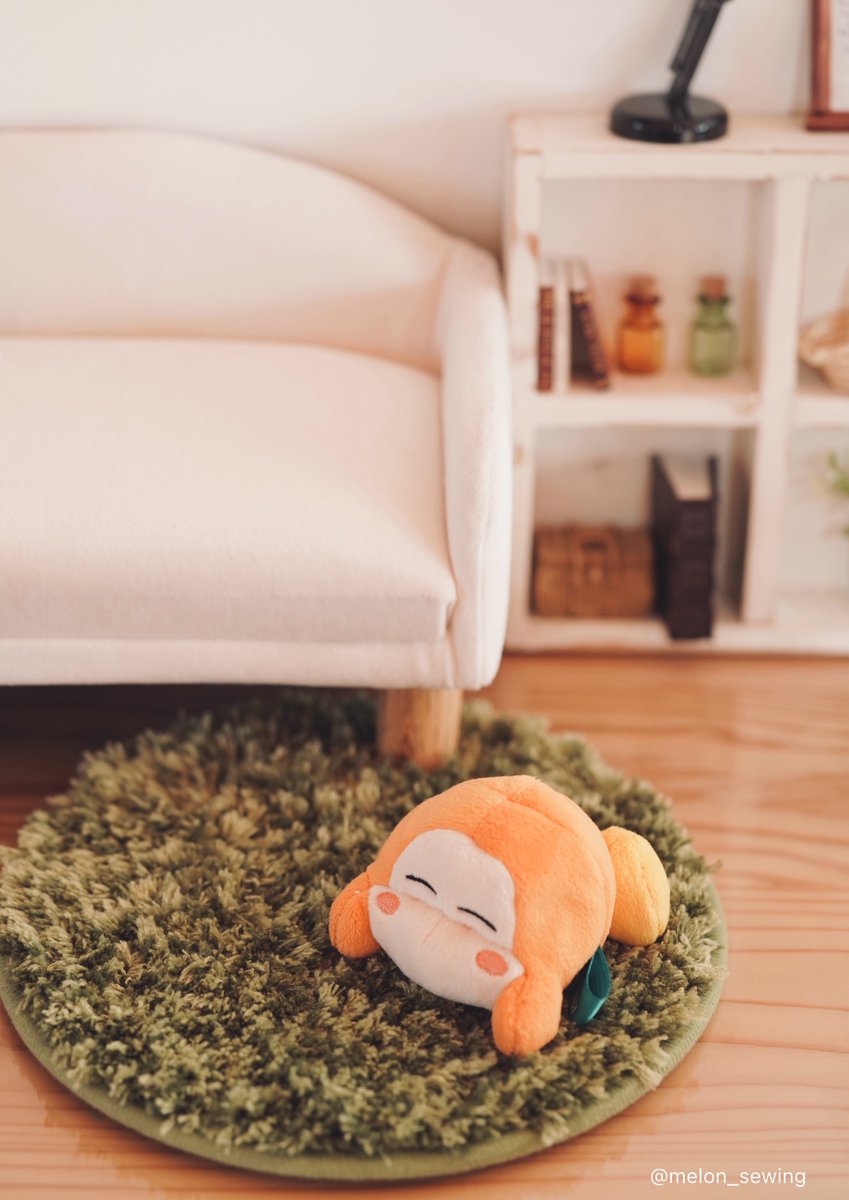 melon_sewing's tweet photo. セリアでソファの下に敷くのにぴったりなマットを購入🛋️
芝生みたいで可愛いです。 https://t.co/wALOLXlWy5